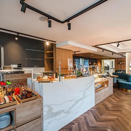 Radisson Hotel 4*